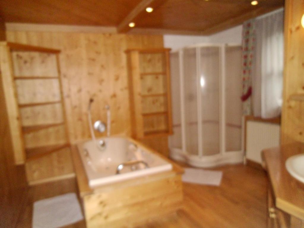 Landhaus Wanger Neukirchen am Großvenediger Szoba fotó